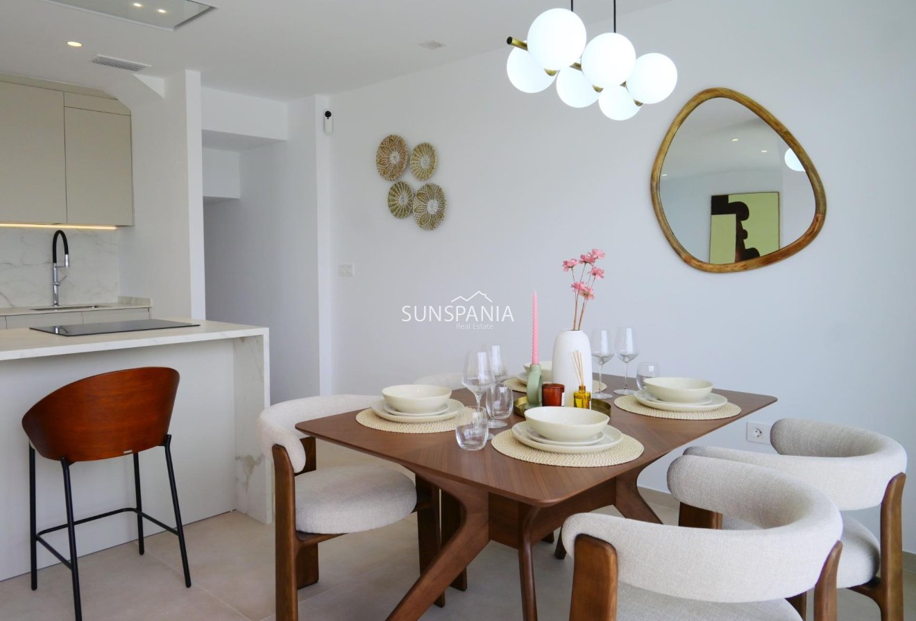 Obra nueva - Chalet -
Dolores - polideportivo