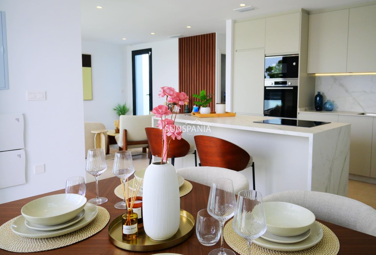 Obra nueva - Chalet -
Dolores - polideportivo