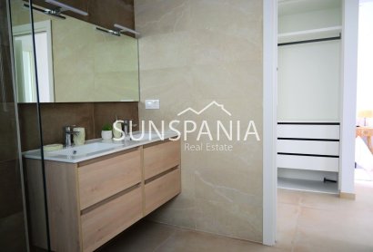 Obra nueva - Chalet -
Dolores - polideportivo