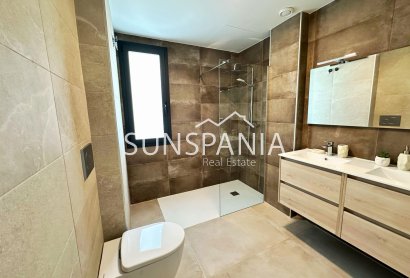 Obra nueva - Chalet -
Dolores - polideportivo