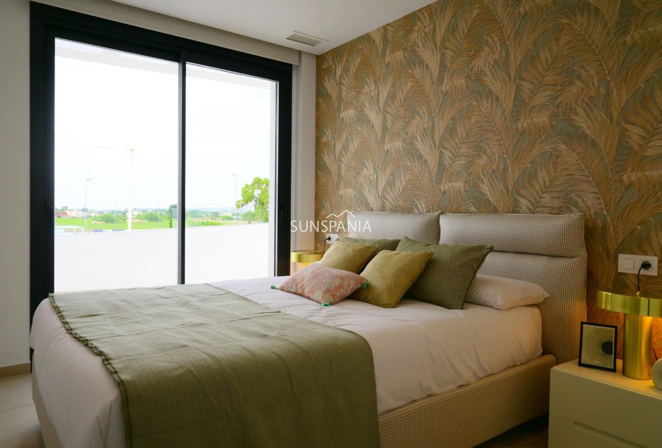 Obra nueva - Chalet -
Dolores - polideportivo