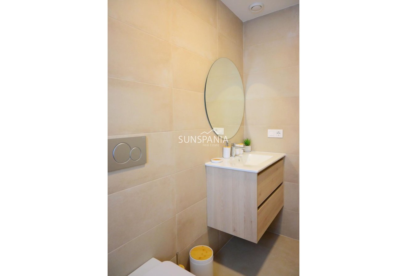 Obra nueva - Chalet -
Dolores - polideportivo