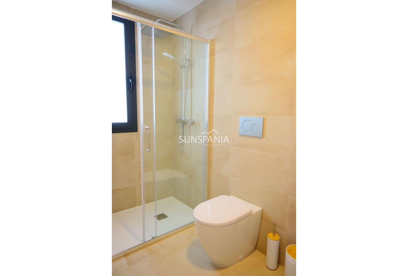 Obra nueva - Chalet -
Dolores - polideportivo