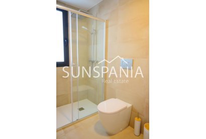 Obra nueva - Chalet -
Dolores - polideportivo