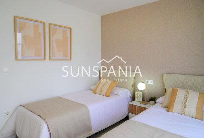 Obra nueva - Chalet -
Dolores - polideportivo