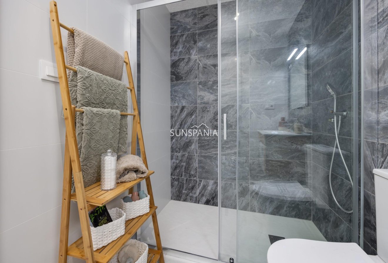 Obra nueva - Piso -
San Miguel de Salinas - Pueblo