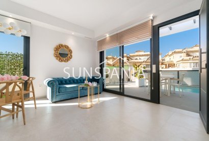 Obra nueva - Chalet -
Los Montesinos - La Herrada