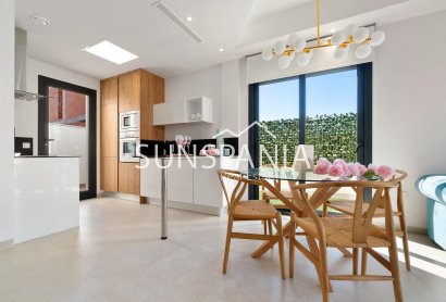 Obra nueva - Chalet -
Los Montesinos - La Herrada