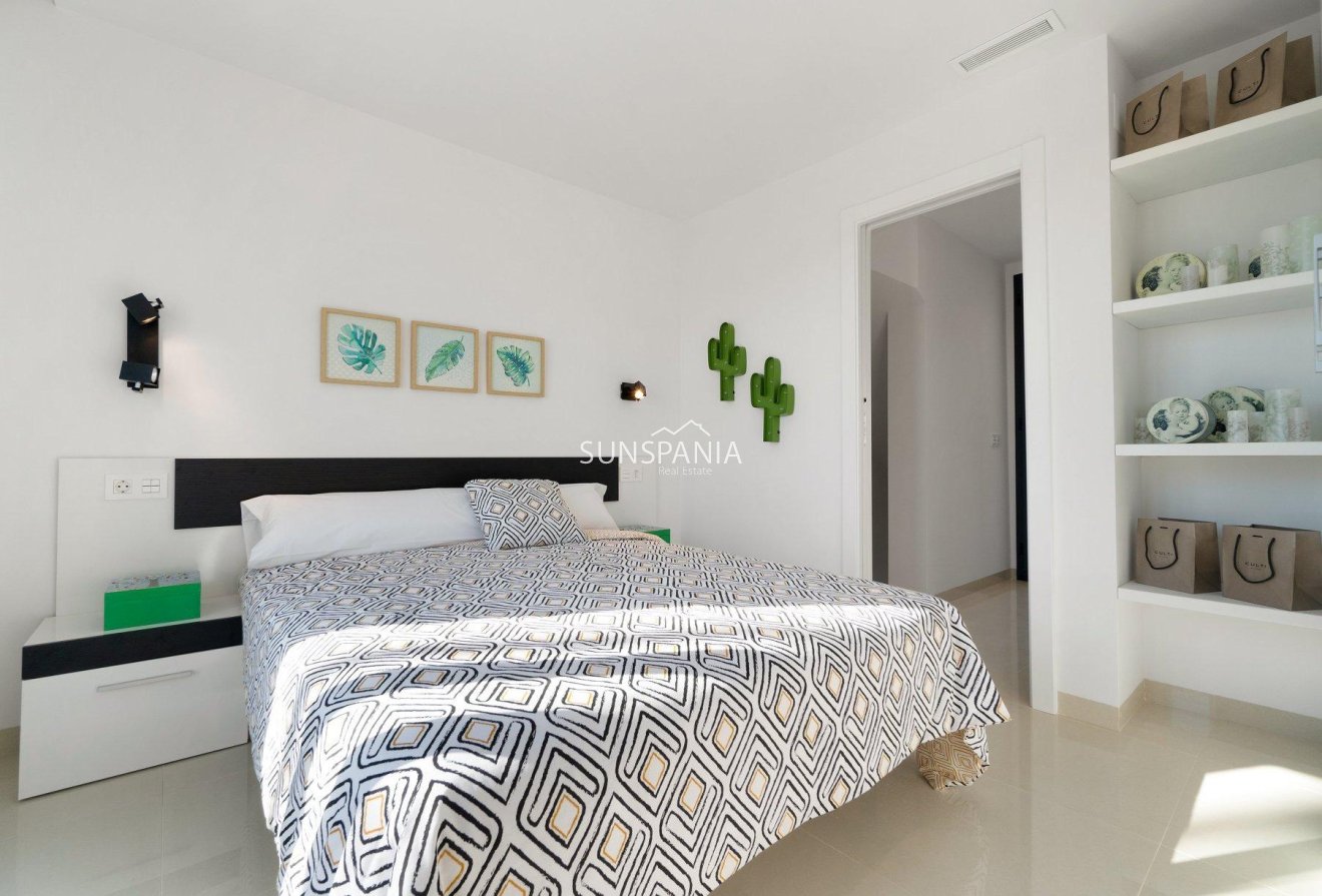 Obra nueva - Chalet -
Los Montesinos - La Herrada