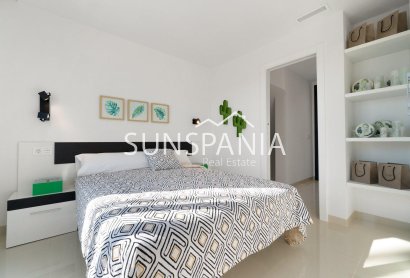 Obra nueva - Chalet -
Los Montesinos - La Herrada