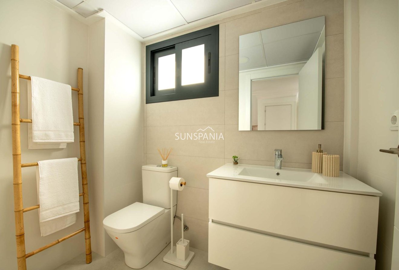 Obra nueva - Piso -
Cox - San Fernando