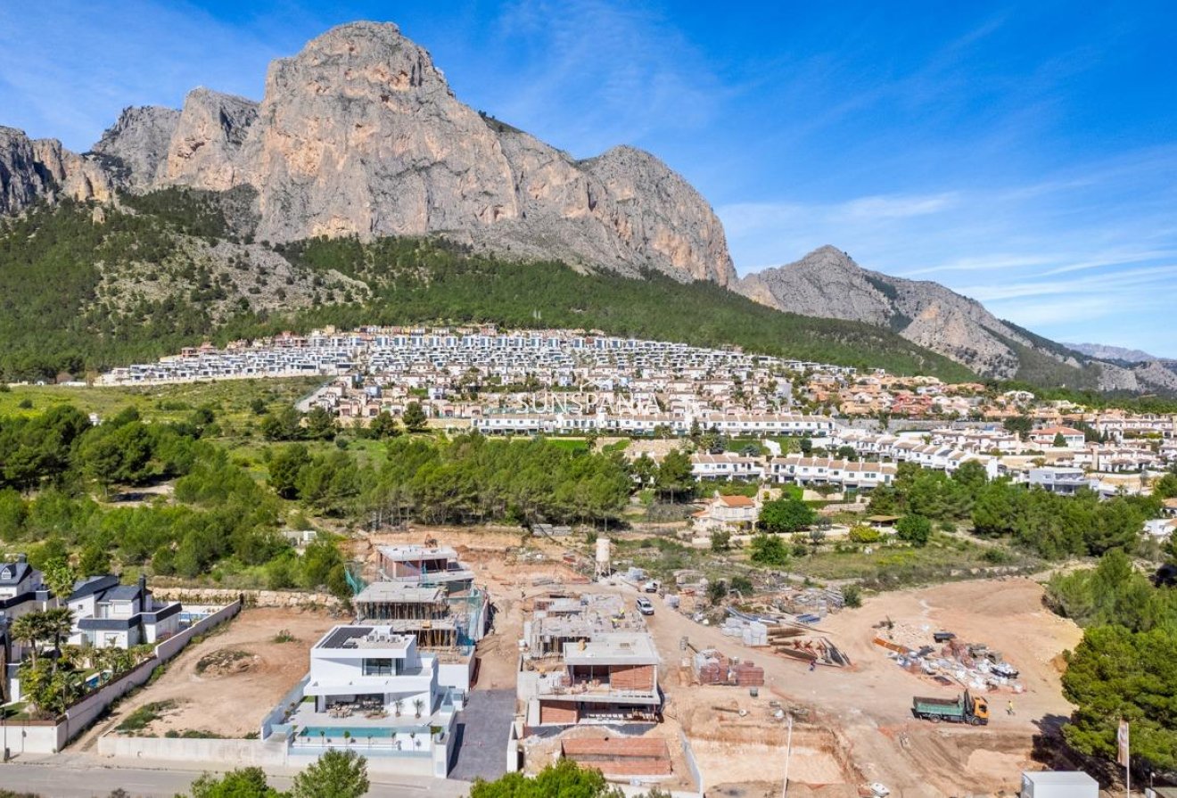 Obra nueva - Chalet -
Polop - Urbanizaciones