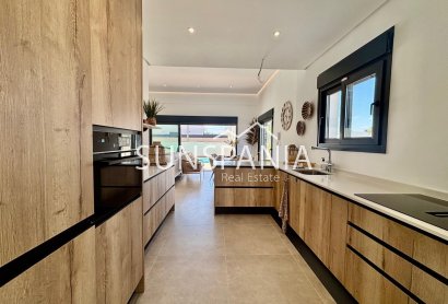 Obra nueva - Chalet -
Rafal - polideportivo