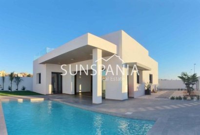 Obra nueva - Chalet -
Rafal - polideportivo