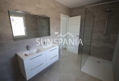 Obra nueva - Chalet -
Pinoso - Camino Del Prado