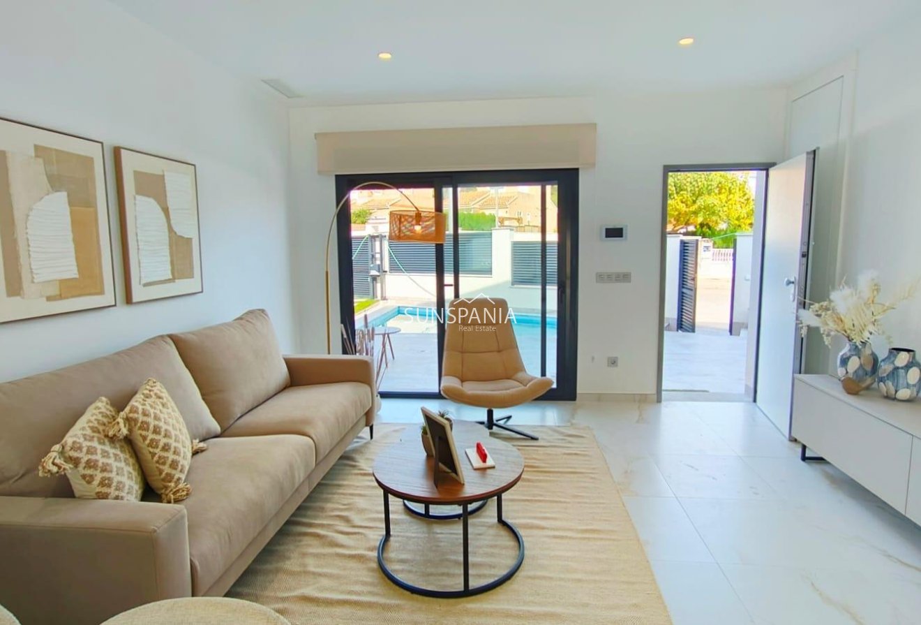 Obra nueva - Chalet -
Pilar de la Horadada - Pinar de Campoverde