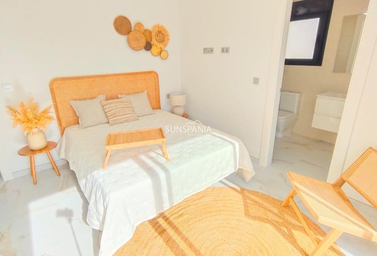 Obra nueva - Chalet -
Pilar de la Horadada - Pinar de Campoverde