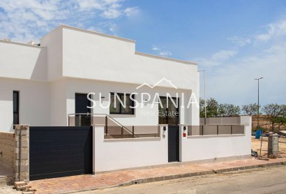 Obra nueva - Chalet -
Sucina