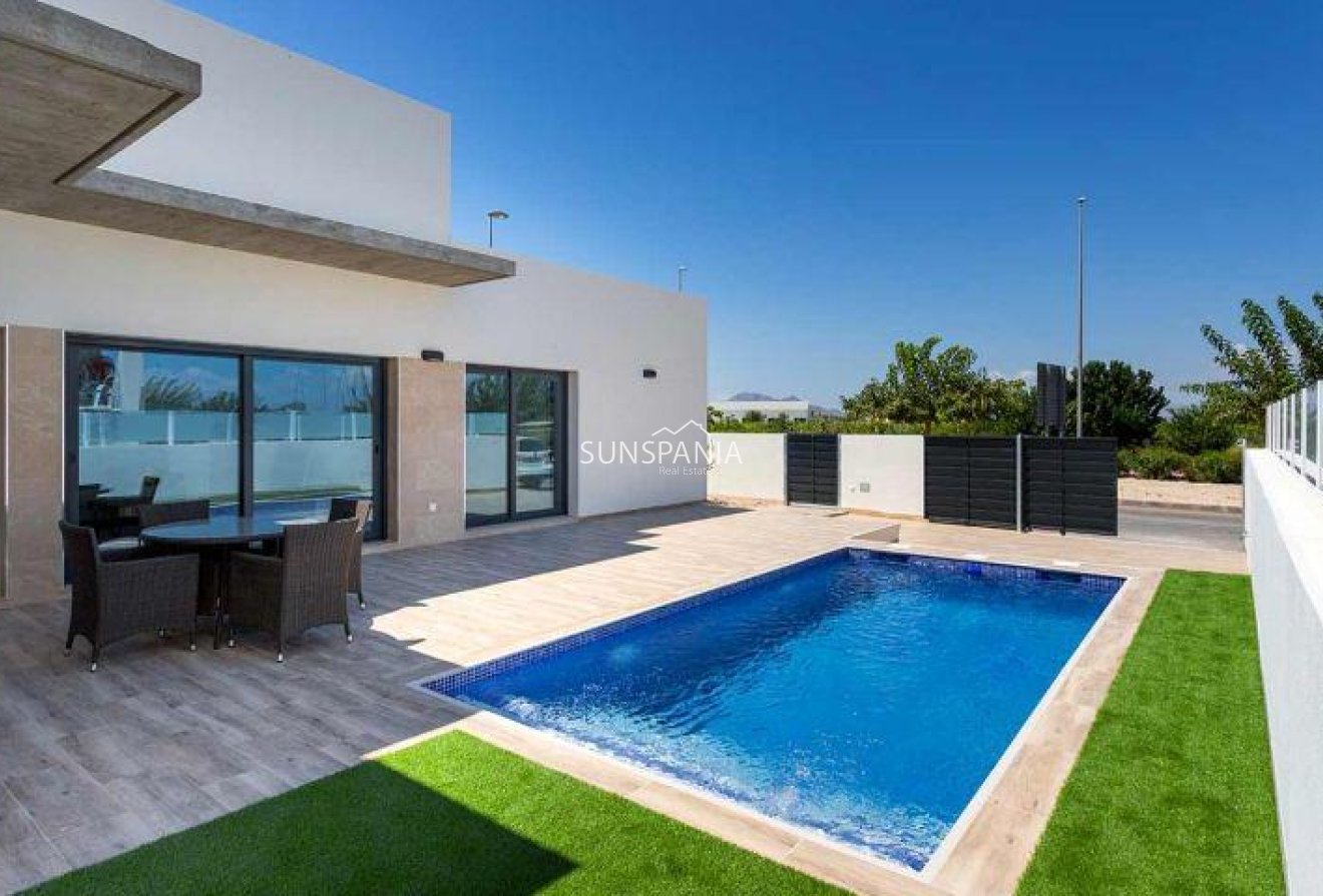 Obra nueva - Quad House -
Daya Nueva - Centro