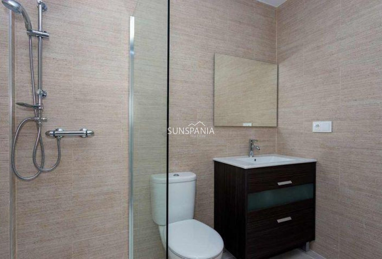 Obra nueva - Chalet -
Daya Nueva - Centro