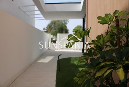 Obra nueva - Chalet -
Pilar de la Horadada - Torre De La Horadada