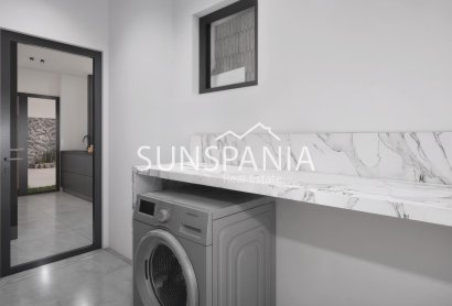 Obra nueva - Chalet -
Los Montesinos - La Herrada