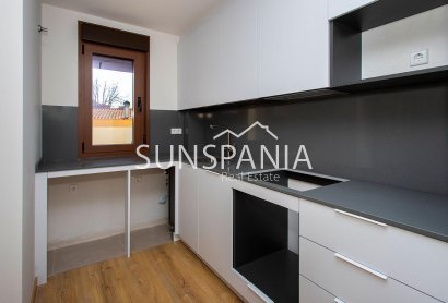 Obra nueva - Piso -
Hondón de las Nieves - El Salero