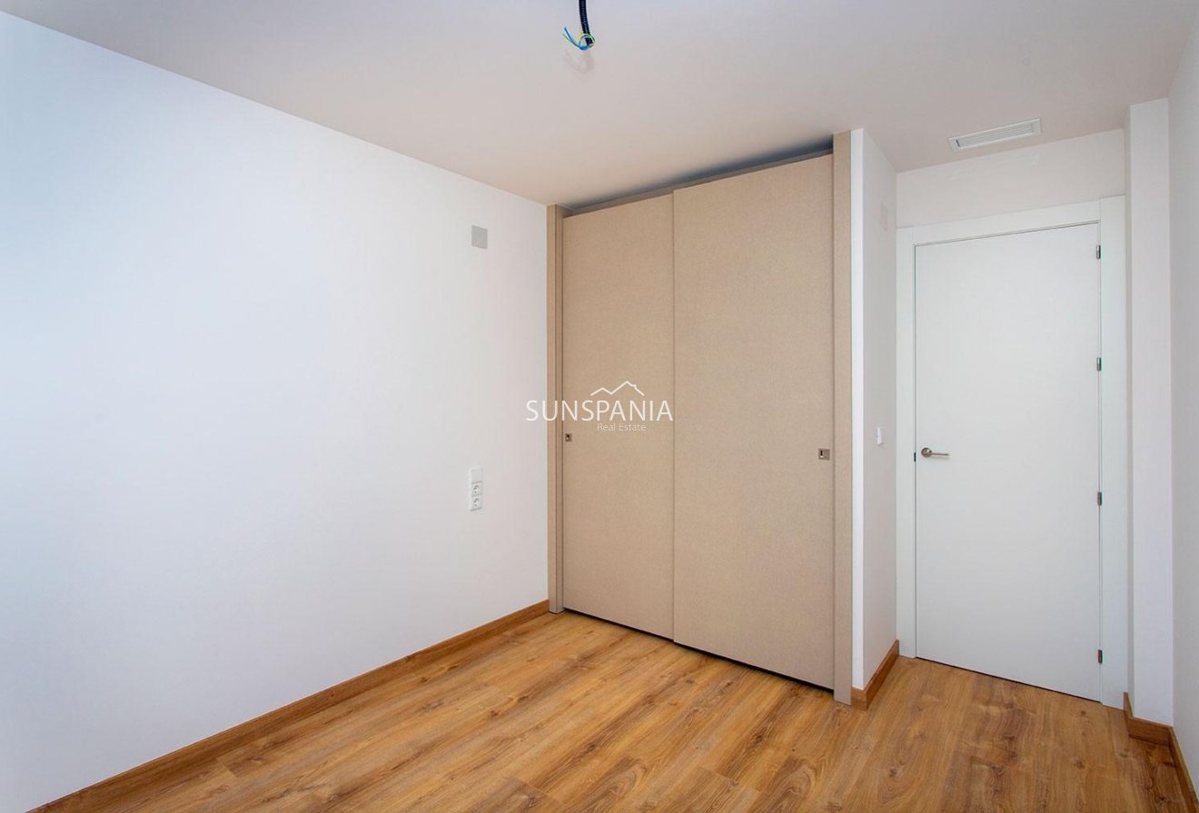 Obra nueva - Piso -
Hondón de las Nieves - El Salero