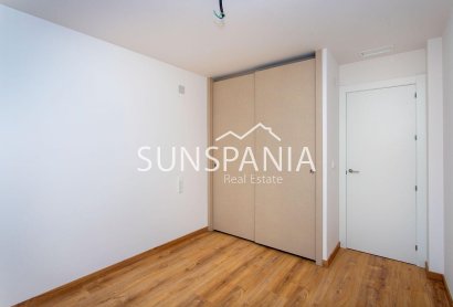 Obra nueva - Piso -
Hondón de las Nieves - El Salero