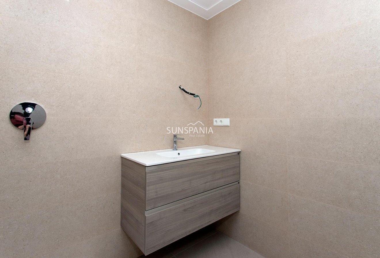 Obra nueva - Piso -
Hondón de las Nieves - El Salero