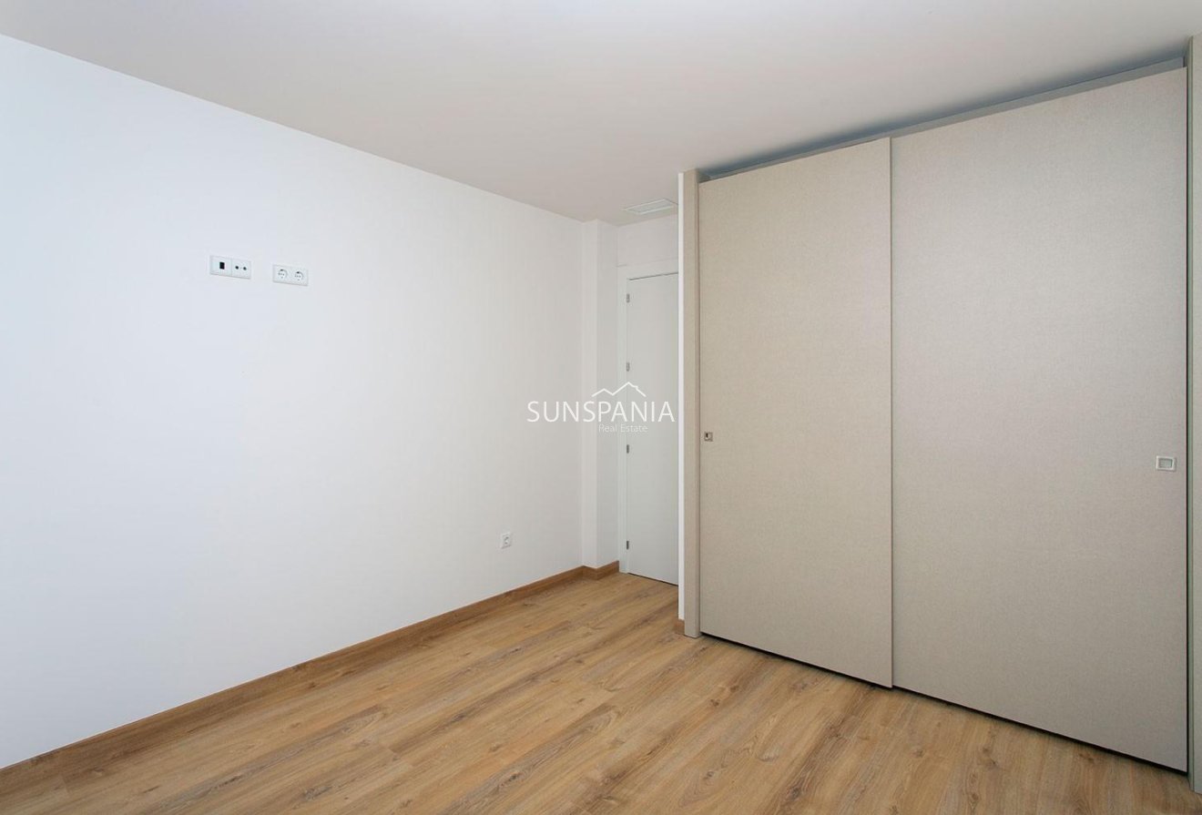 Obra nueva - Piso -
Hondón de las Nieves - El Salero