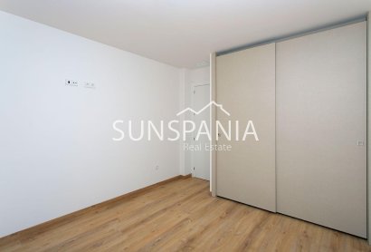 Obra nueva - Piso -
Hondón de las Nieves - El Salero