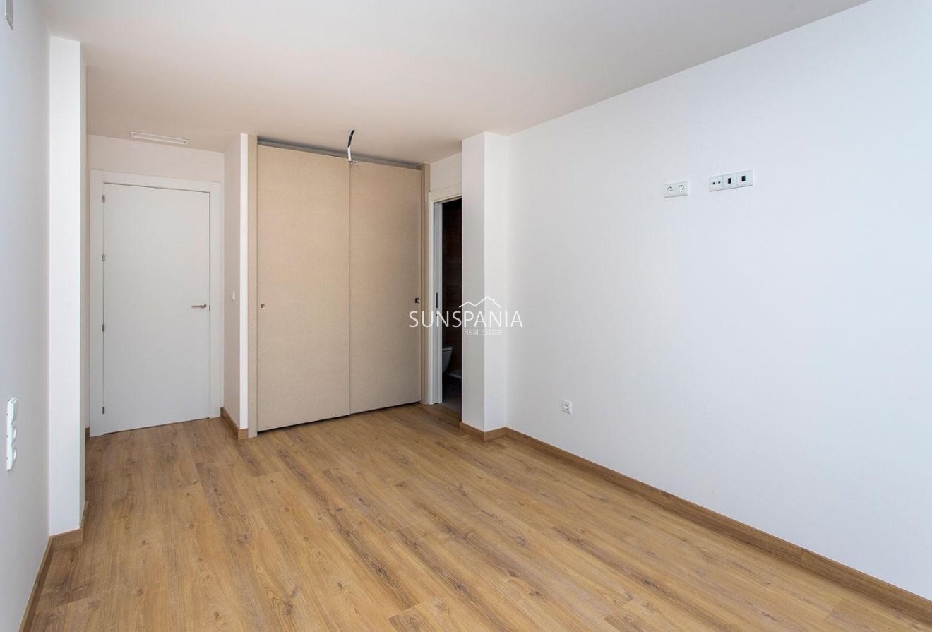 Obra nueva - Piso -
Hondón de las Nieves - El Salero