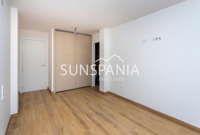 Obra nueva - Piso -
Hondón de las Nieves - El Salero