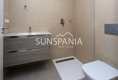 Obra nueva - Piso -
Hondón de las Nieves - El Salero