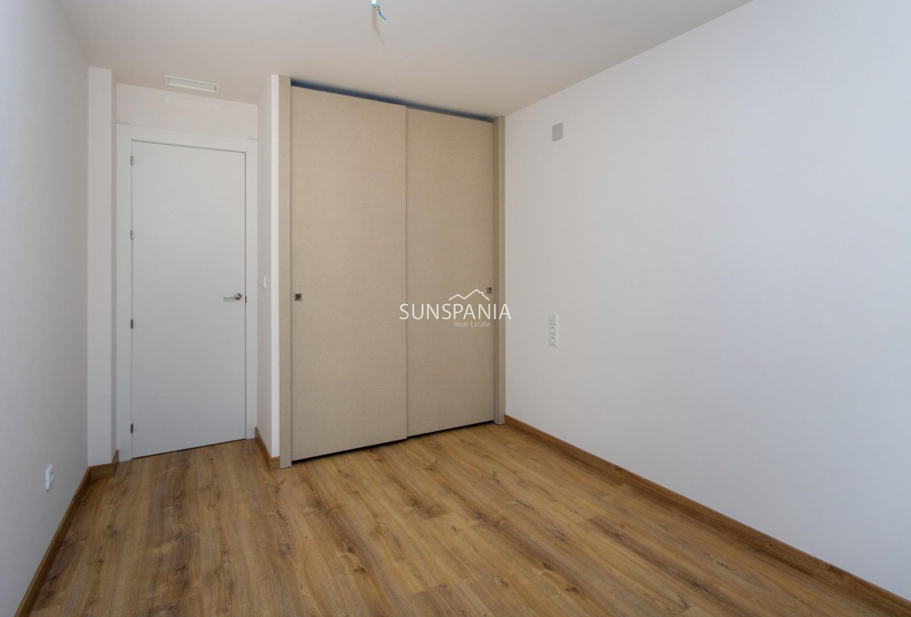 Obra nueva - Piso -
Hondón de las Nieves - El Salero