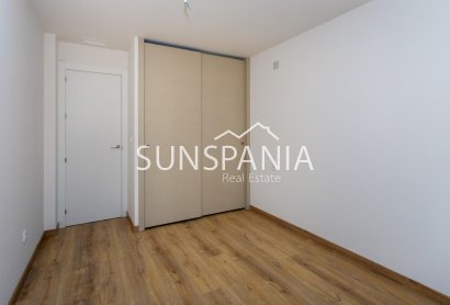 Obra nueva - Piso -
Hondón de las Nieves - El Salero