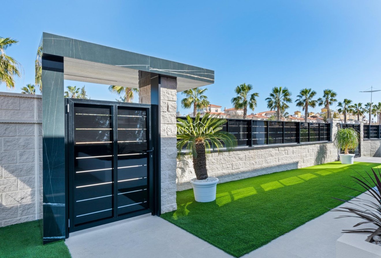 Obra nueva - Chalet -
Algorfa - La Finca Golf