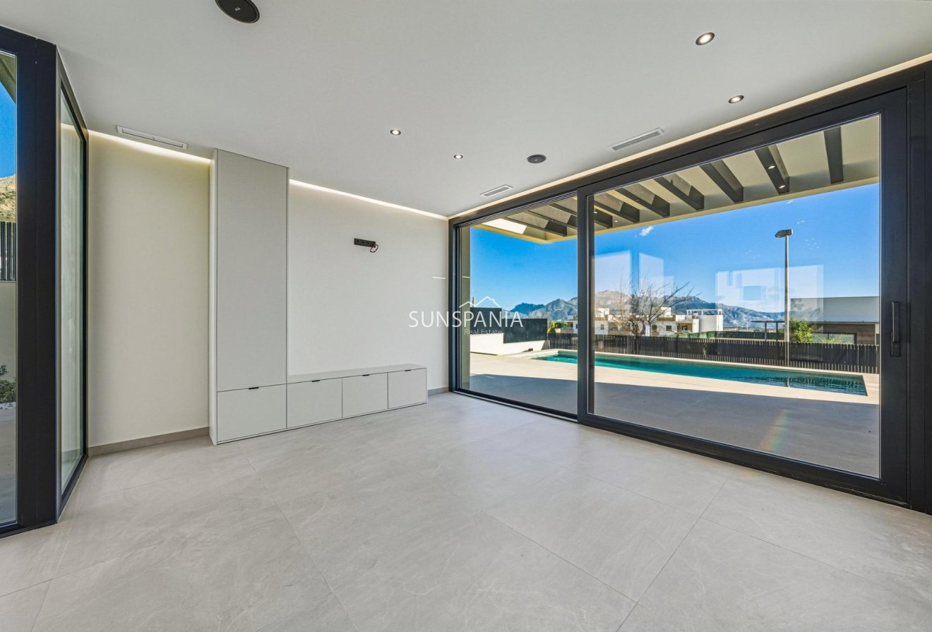 Obra nueva - Chalet -
Polop - La Alberca