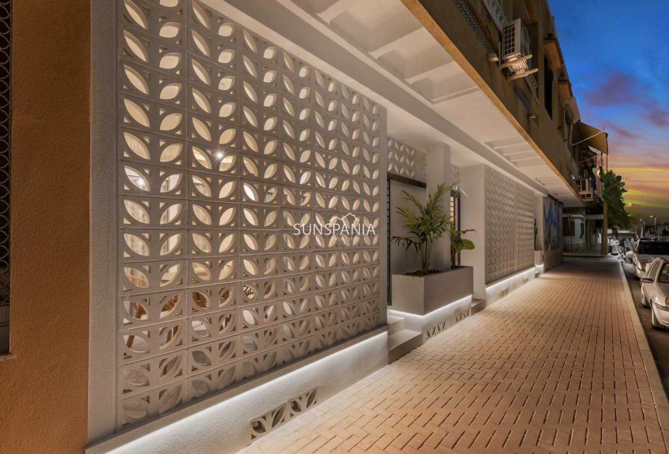 Obra nueva - Piso -
Torrevieja - Playa Los Naufragos