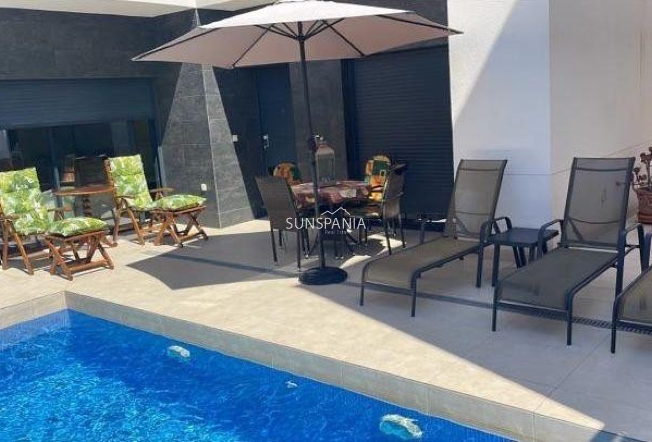 Obra nueva - Chalet -
Benijofar