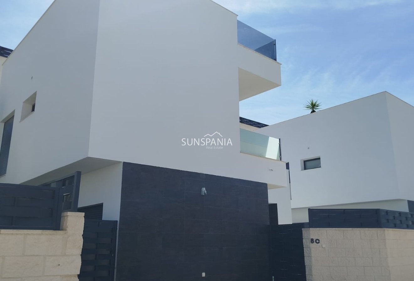 Obra nueva - Chalet -
Benijofar