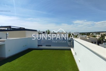 Obra nueva - Chalet -
Benijofar