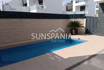 Obra nueva - Chalet -
Benijofar