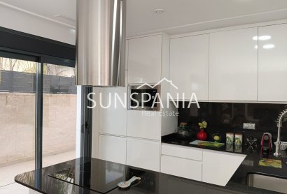 Obra nueva - Chalet -
Benijofar