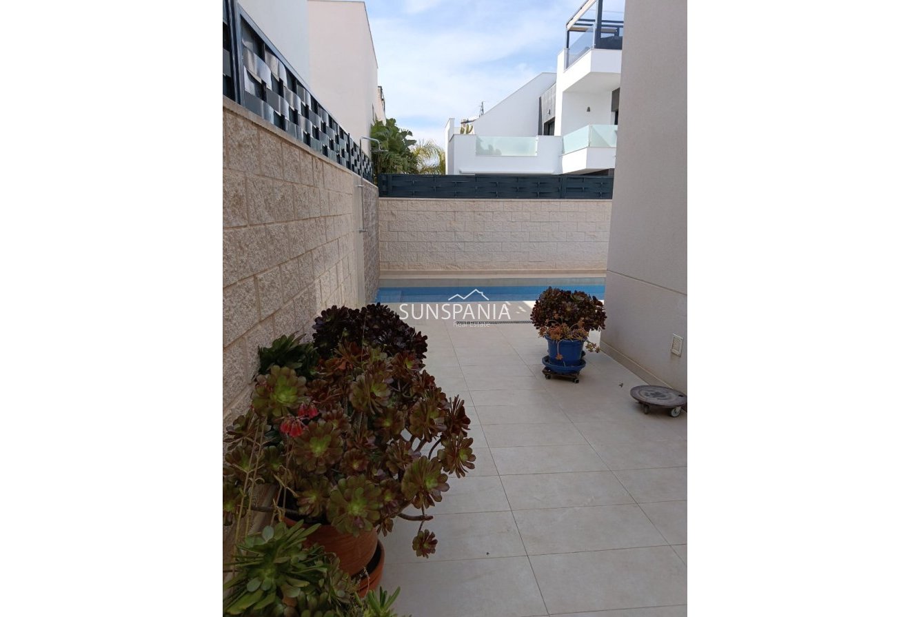 Obra nueva - Chalet -
Benijofar
