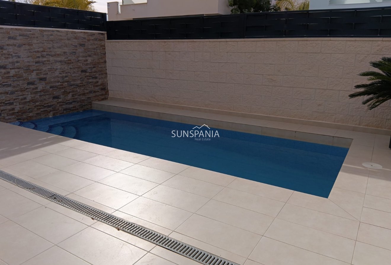 Obra nueva - Chalet -
Benijofar