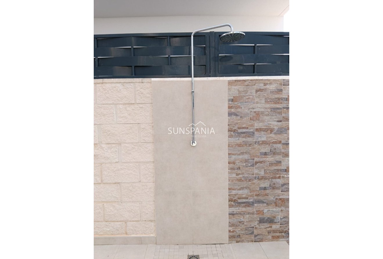 Obra nueva - Chalet -
Benijofar