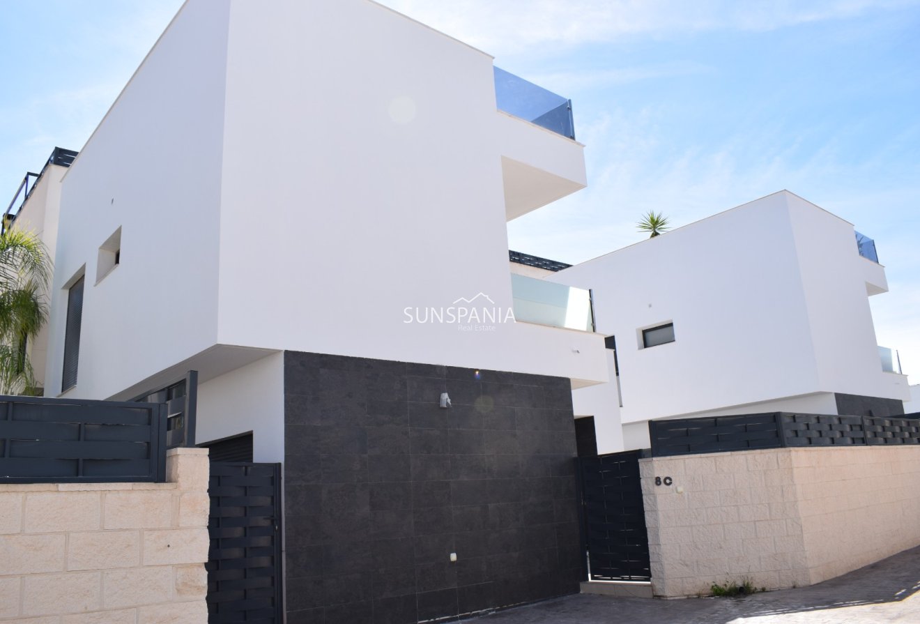 Obra nueva - Chalet -
Benijofar
