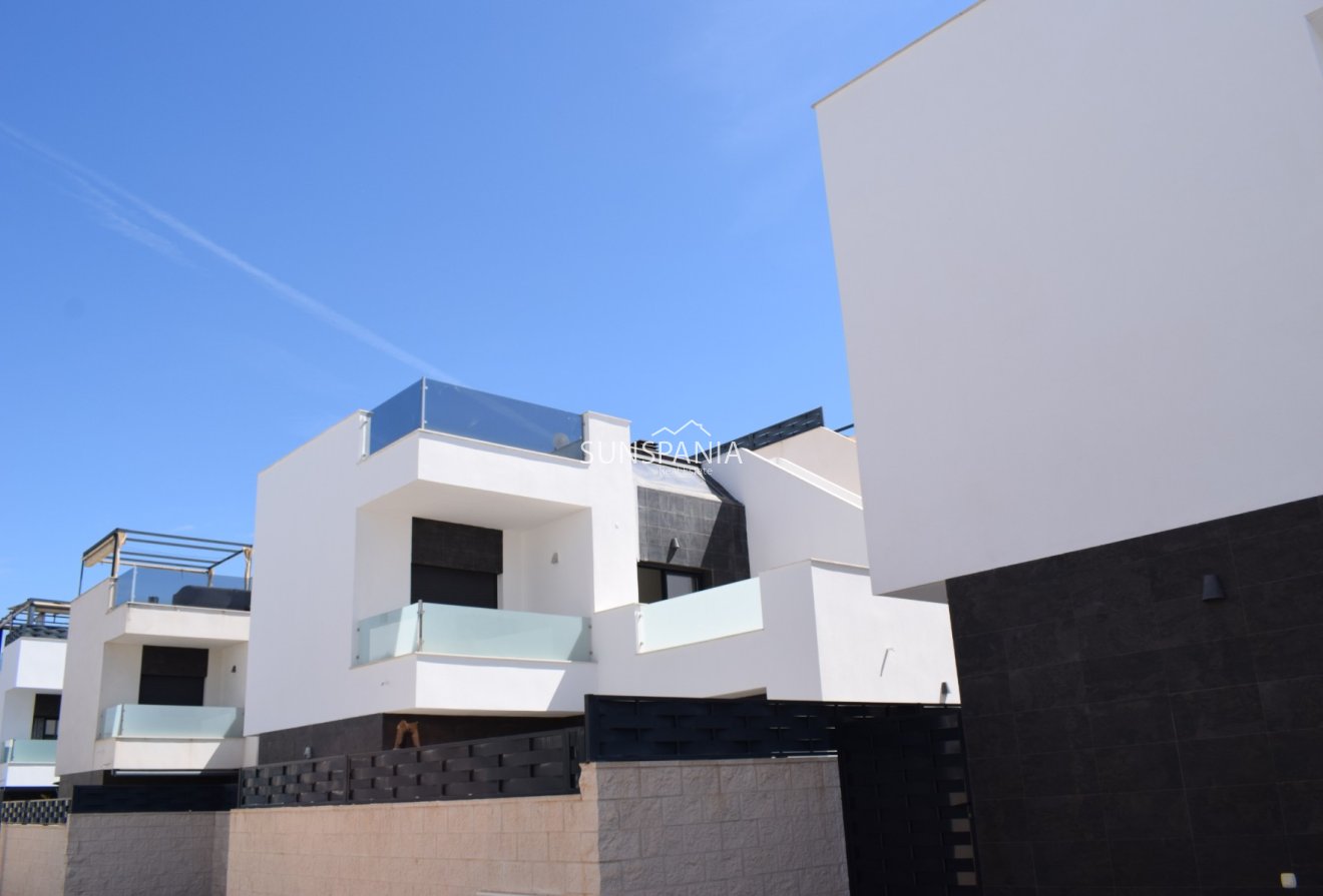 Obra nueva - Chalet -
Benijofar